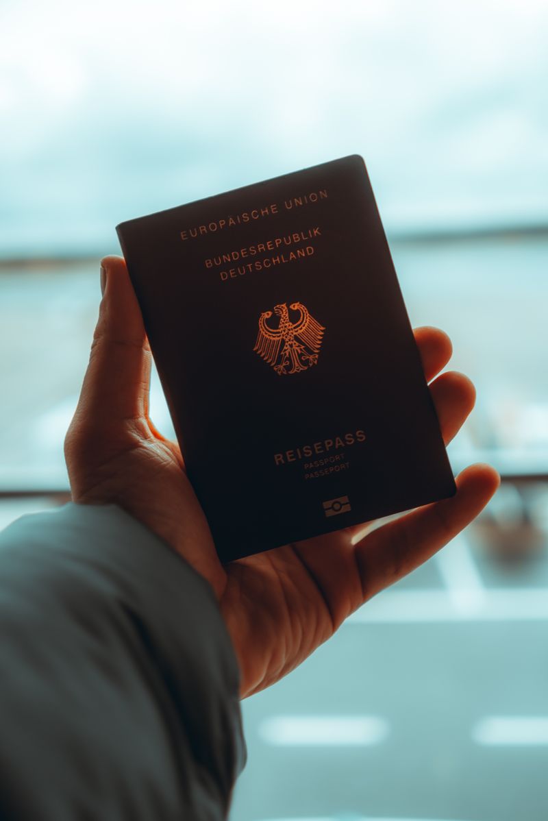 Elde tutulan Alman pasaportu